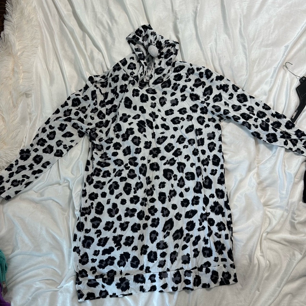 🆕 Joe Boxer Black and White Leopard Print Hoodie